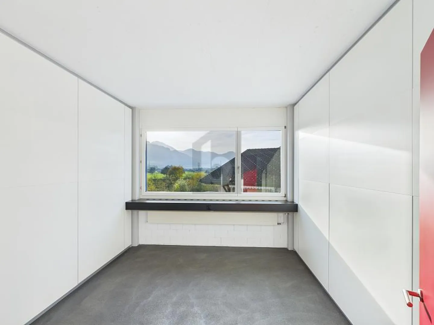 SUCCESS BEGINS WITH THE RIGHT LOCATION! - Photo 3 of 6