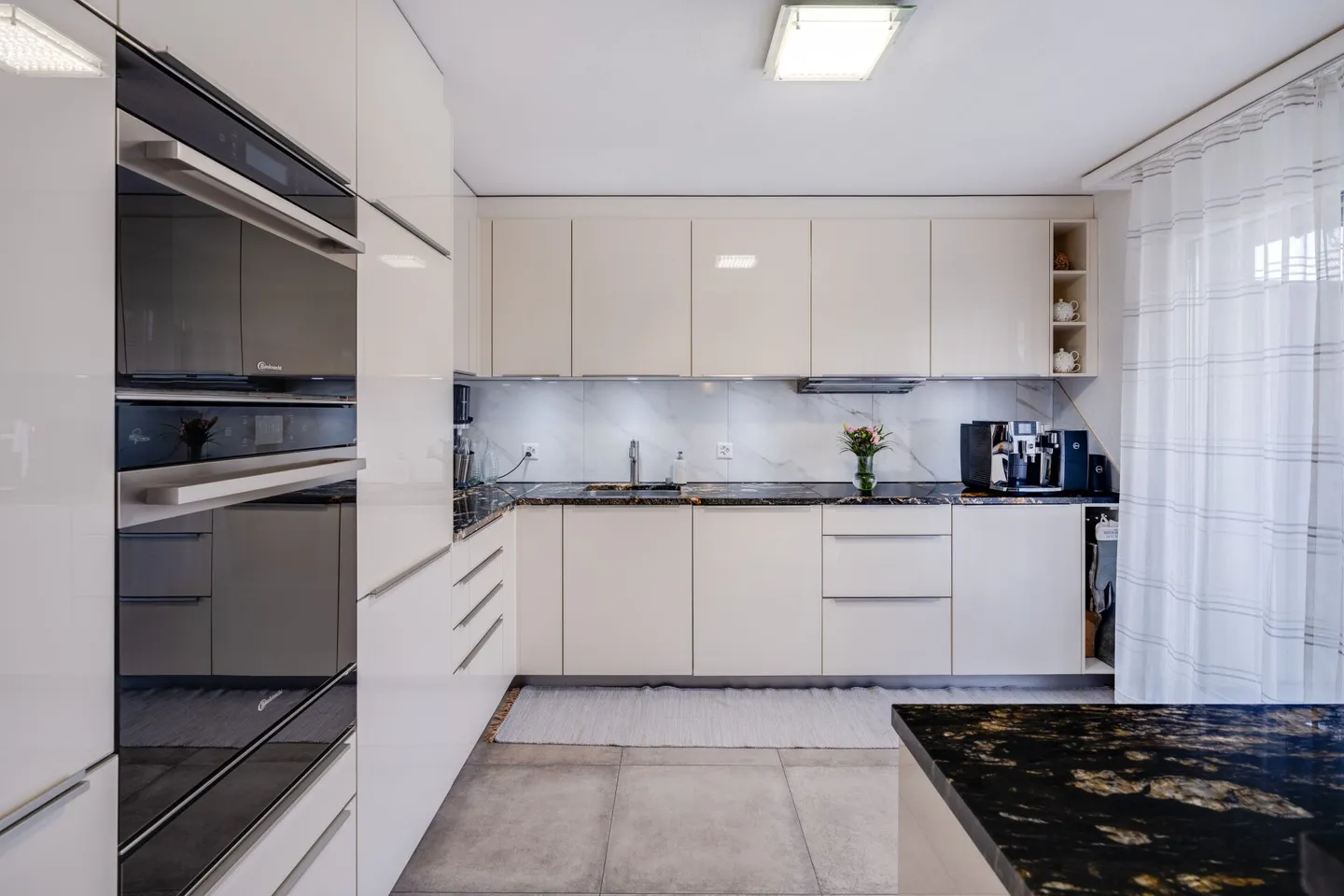 Fully renovated 4.5 room apartment with two terraces in the center of Oensingen - Photo 4 of 17