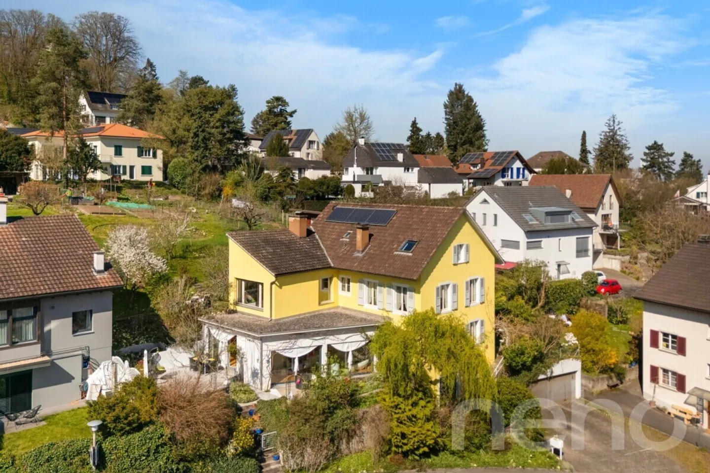 Casa bifamiliare ristrutturata con stile in una posizione centrale - Foto 1 di 13