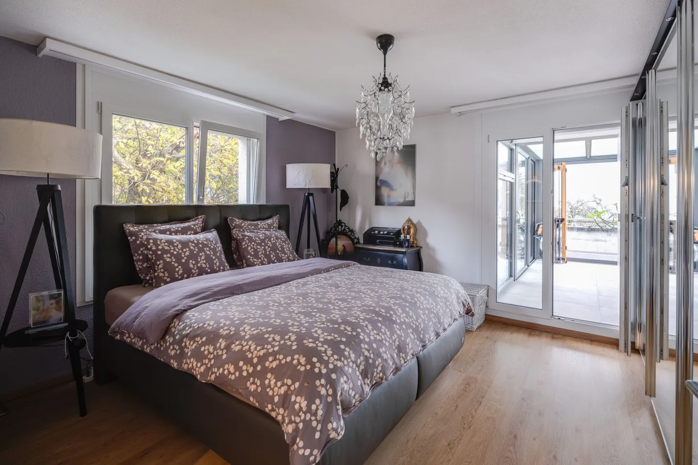 Fully renovated 4.5 room apartment with two terraces in the center of Oensingen - Photo 7 of 17