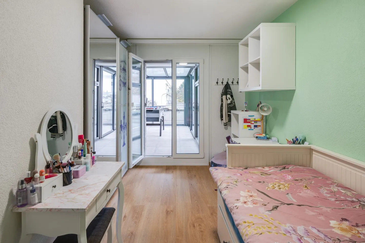 Fully renovated 4.5 room apartment with two terraces in the center of Oensingen - Photo 8 of 17