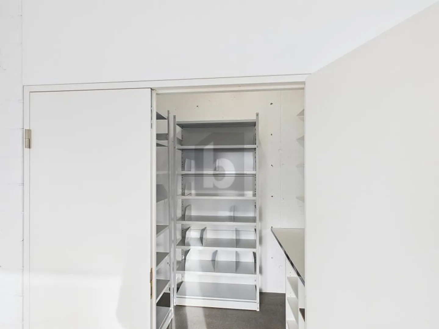 SUCCESS BEGINS WITH THE RIGHT LOCATION! - Photo 5 of 6