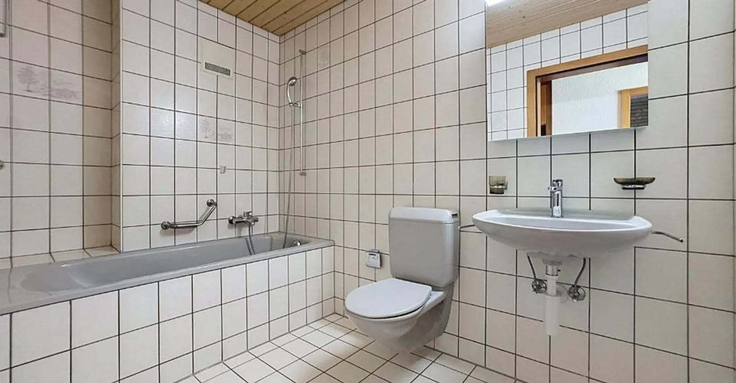 Stunning 4-Room Apartment - Photo 3 of 9