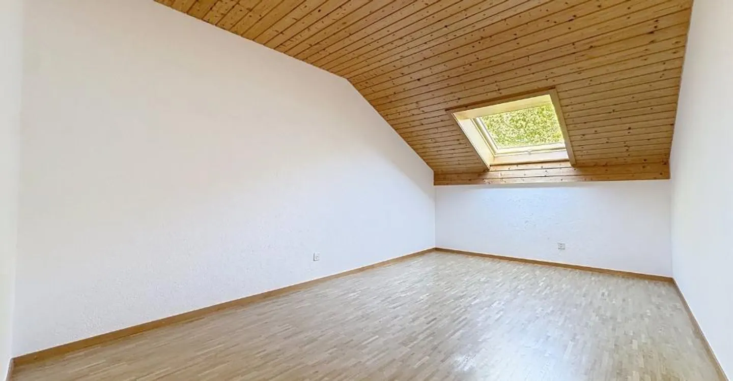 Stunning 4-Room Apartment - Photo 2 of 9