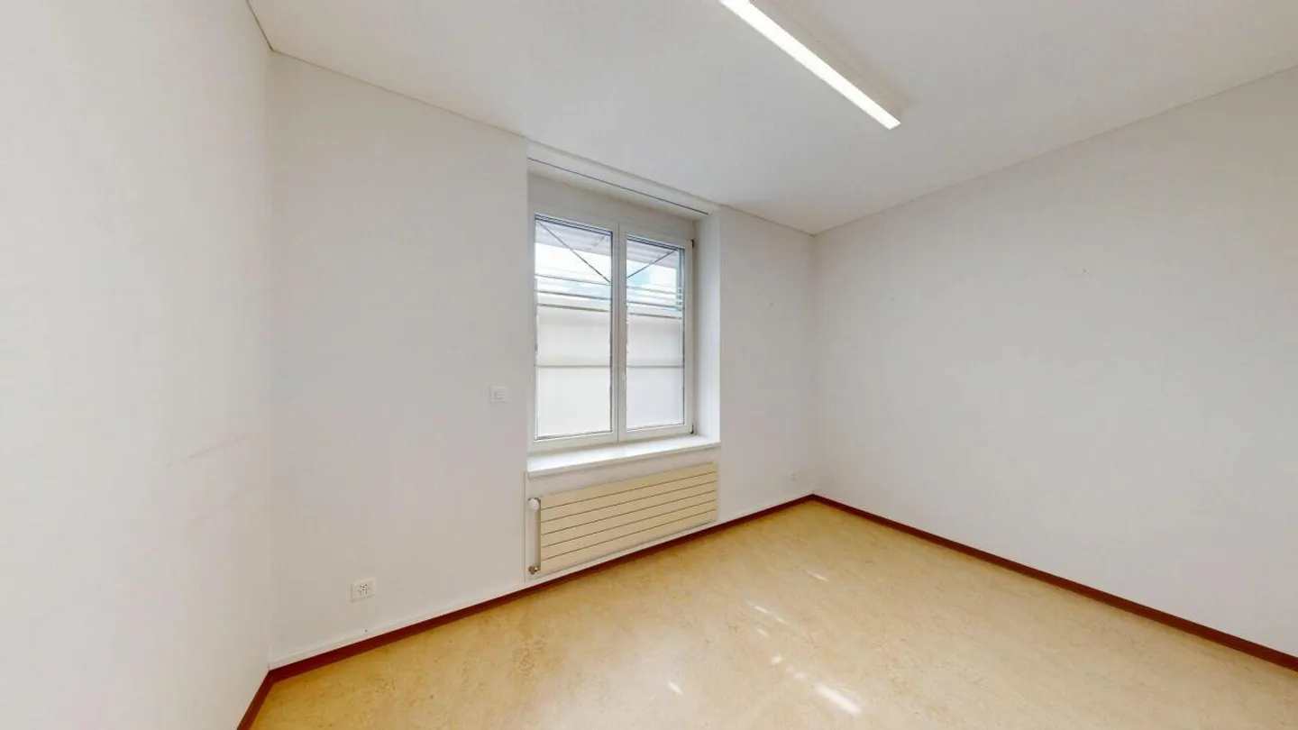 vielseitige Praxis- / Gewerbefläche mit Parkmöglichkeit - Foto 6 di 10