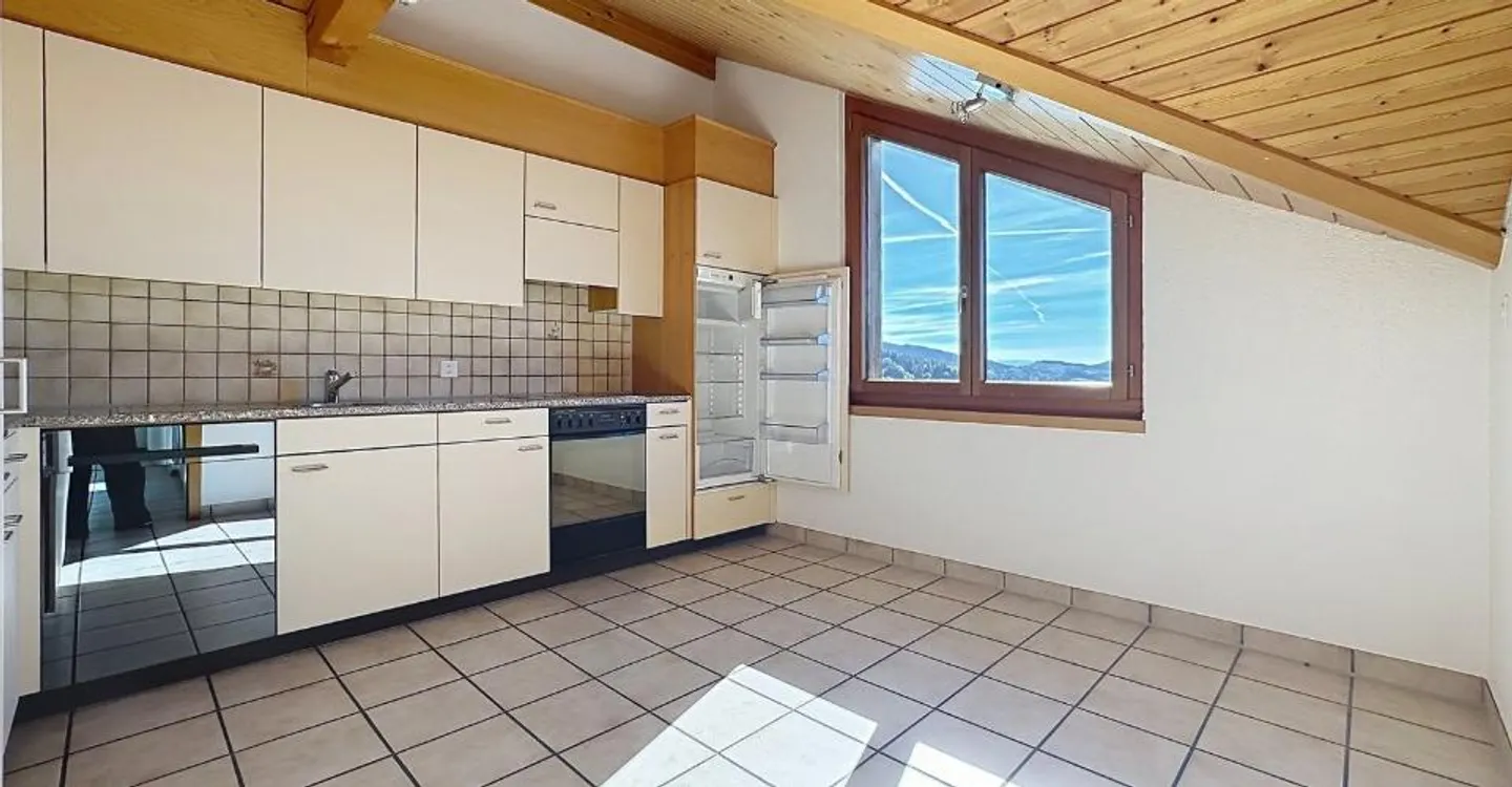Stunning 4-Room Apartment - Photo 4 of 9
