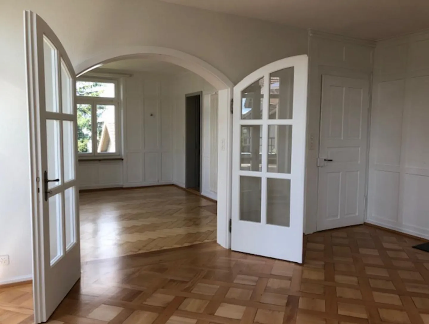 6-Room Art Nouveau Maisonette Apartment with Park-like Garden - Photo 3 of 16