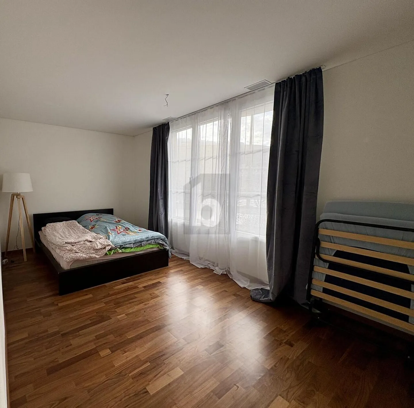 MODERN AND CENTRAL - Photo 3 of 6