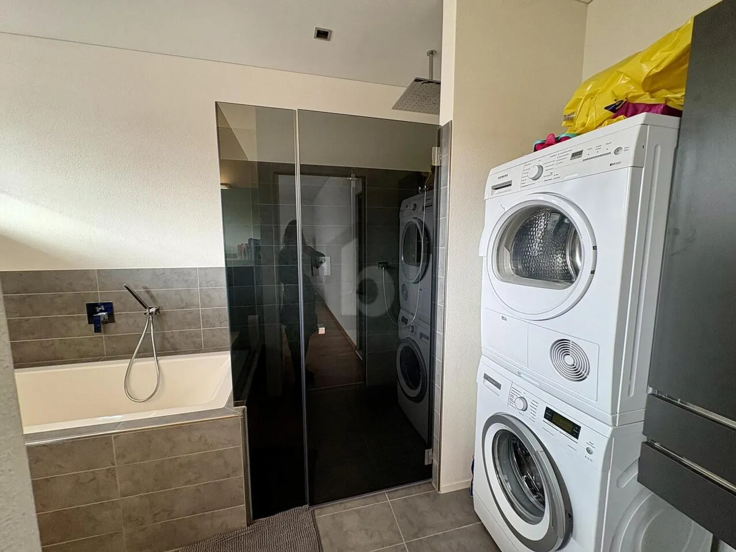 MODERN AND CENTRAL - Photo 4 of 6