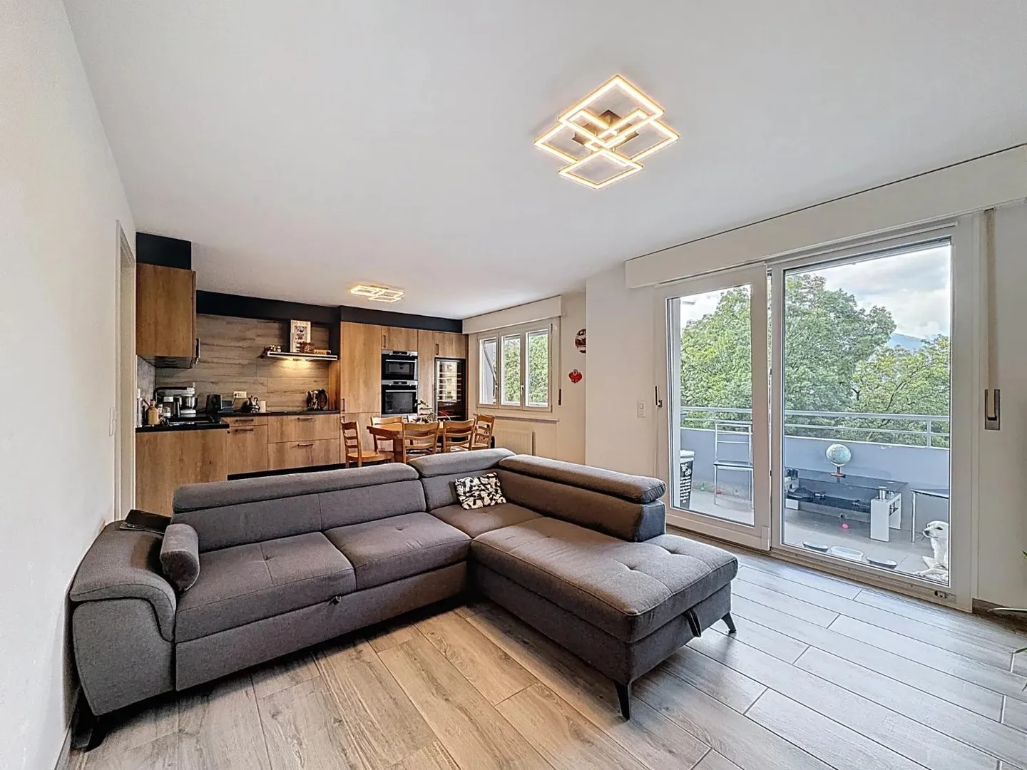 Geräumige 4,5-Zimmer-Wohnung vollständig renoviert ohne direkte Nachbarn - Foto 2 von 7