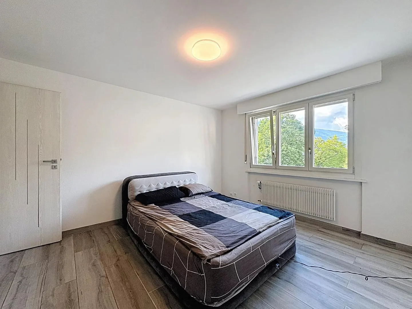 Geräumige 4,5-Zimmer-Wohnung vollständig renoviert ohne direkte Nachbarn - Foto 6 von 7