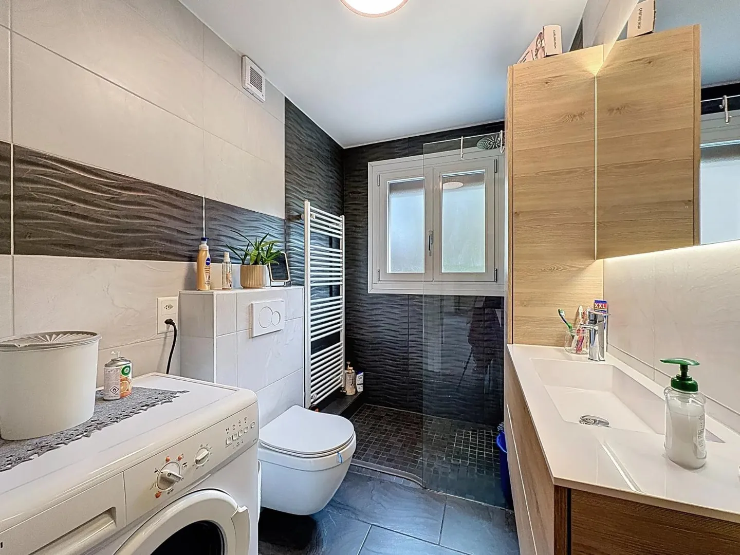 Geräumige 4,5-Zimmer-Wohnung vollständig renoviert ohne direkte Nachbarn - Foto 7 von 7