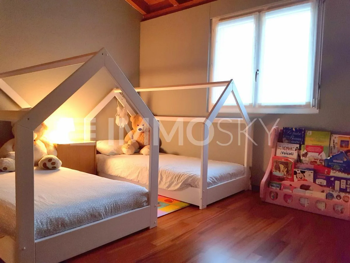 Delicious house with garden, sun, and spacious rooms for your beautiful family - Photo 4 of 5