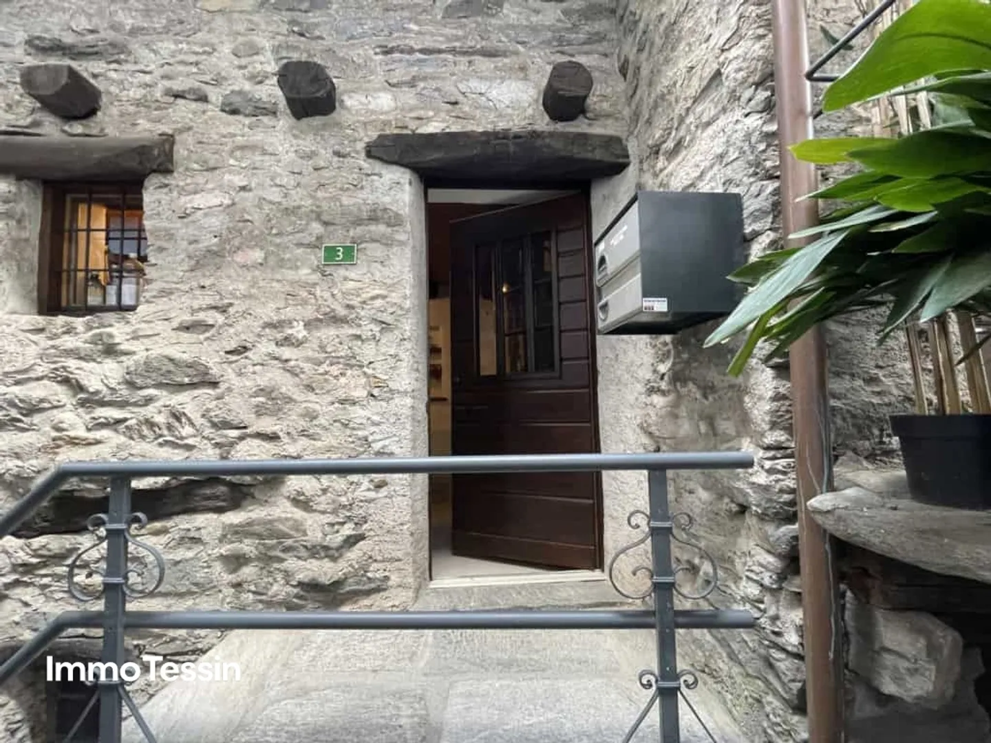 Cozy and renovated 3-room Nucleo Rustico full of charm in the historic center of Intragna - Photo 1 of 13