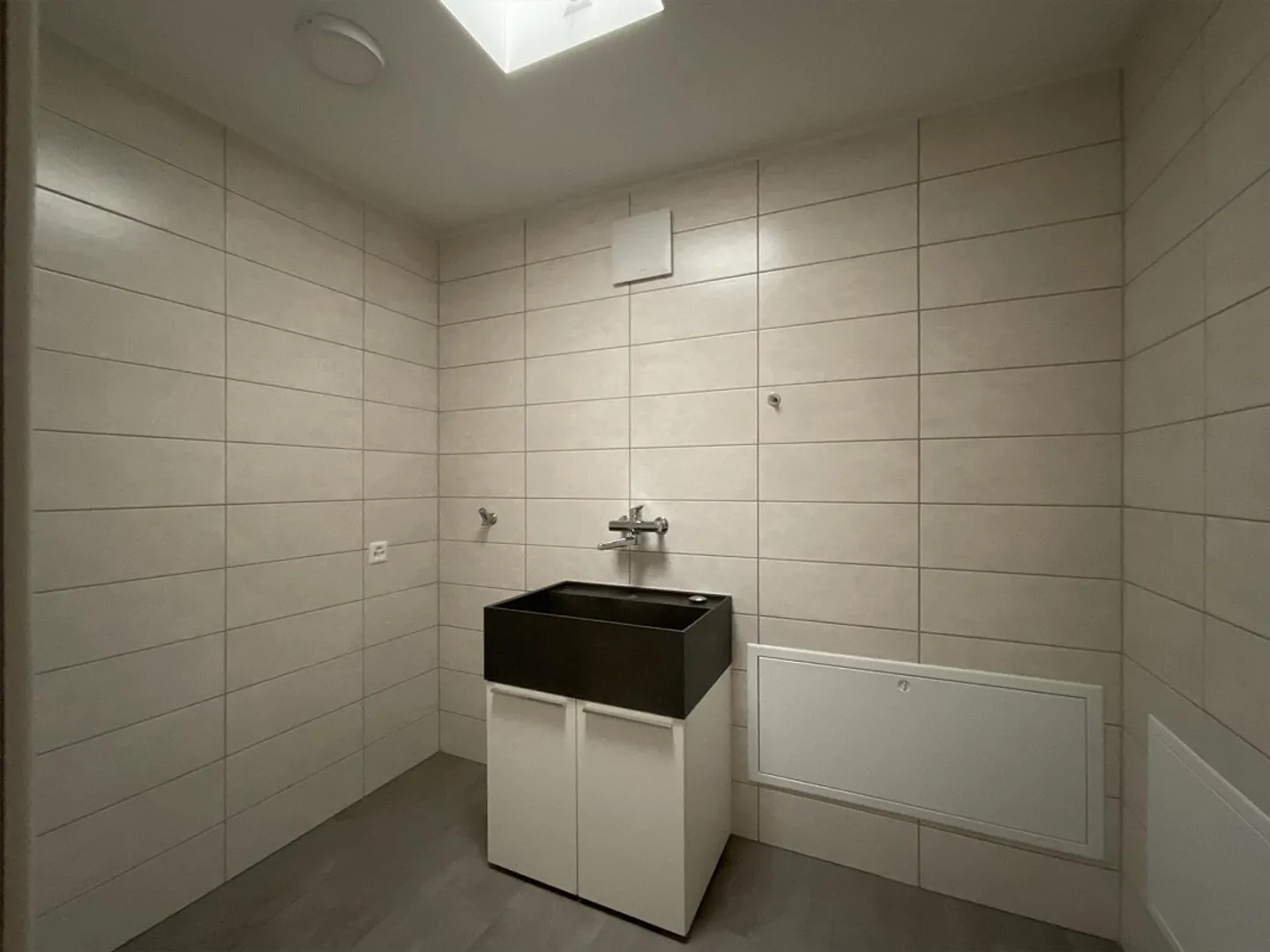 CASLANO - FOR SALE SPACIOUS 6.5 ROOMS WITH POOL - Photo 3 of 13