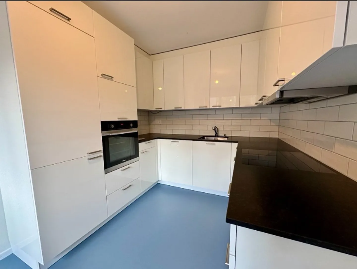 Bellissimo appartamento di 3.5 stanze con eccellente posizione alla stazione di Moutier - Foto 3 di 8