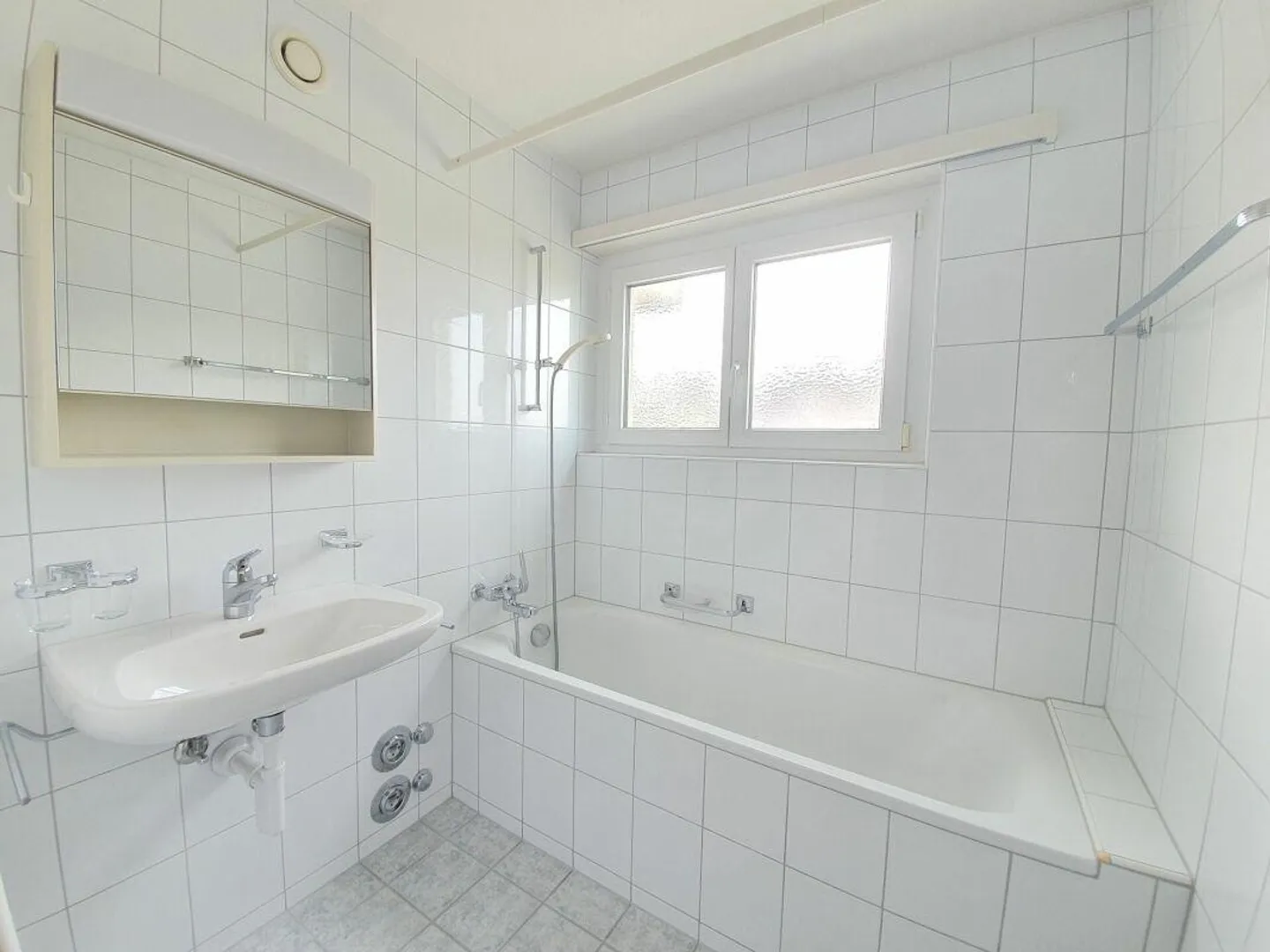 This apartment has everything you need! - Photo 5 of 10