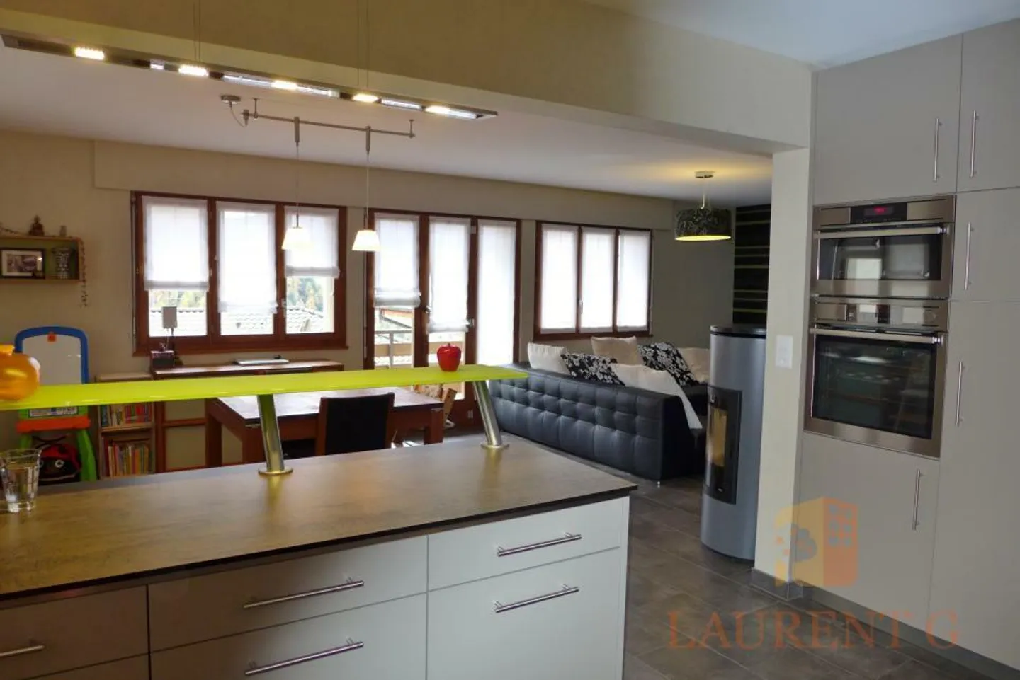 Magnificent 4.5-room apartment with 2 balconies, completely renovated - Photo 3 of 8