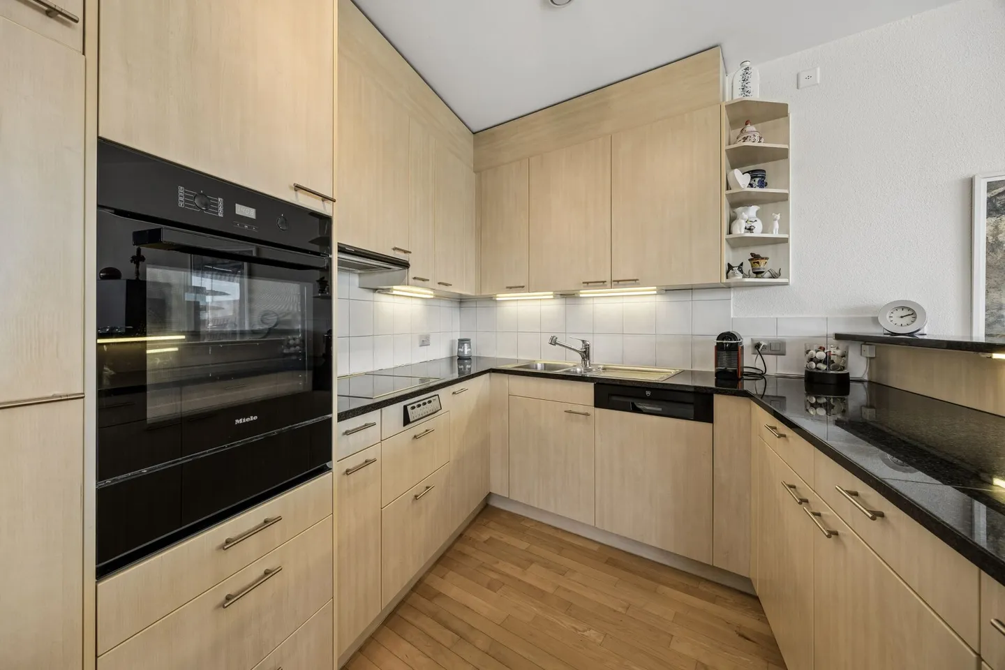 Attractively located 4.5-room penthouse apartment in well-maintained condition - Photo 4 of 13