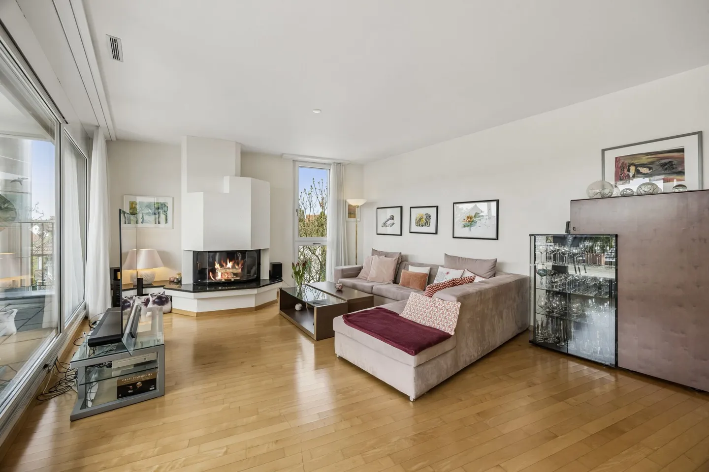 Attractively located 4.5-room penthouse apartment in well-maintained condition - Photo 2 of 13