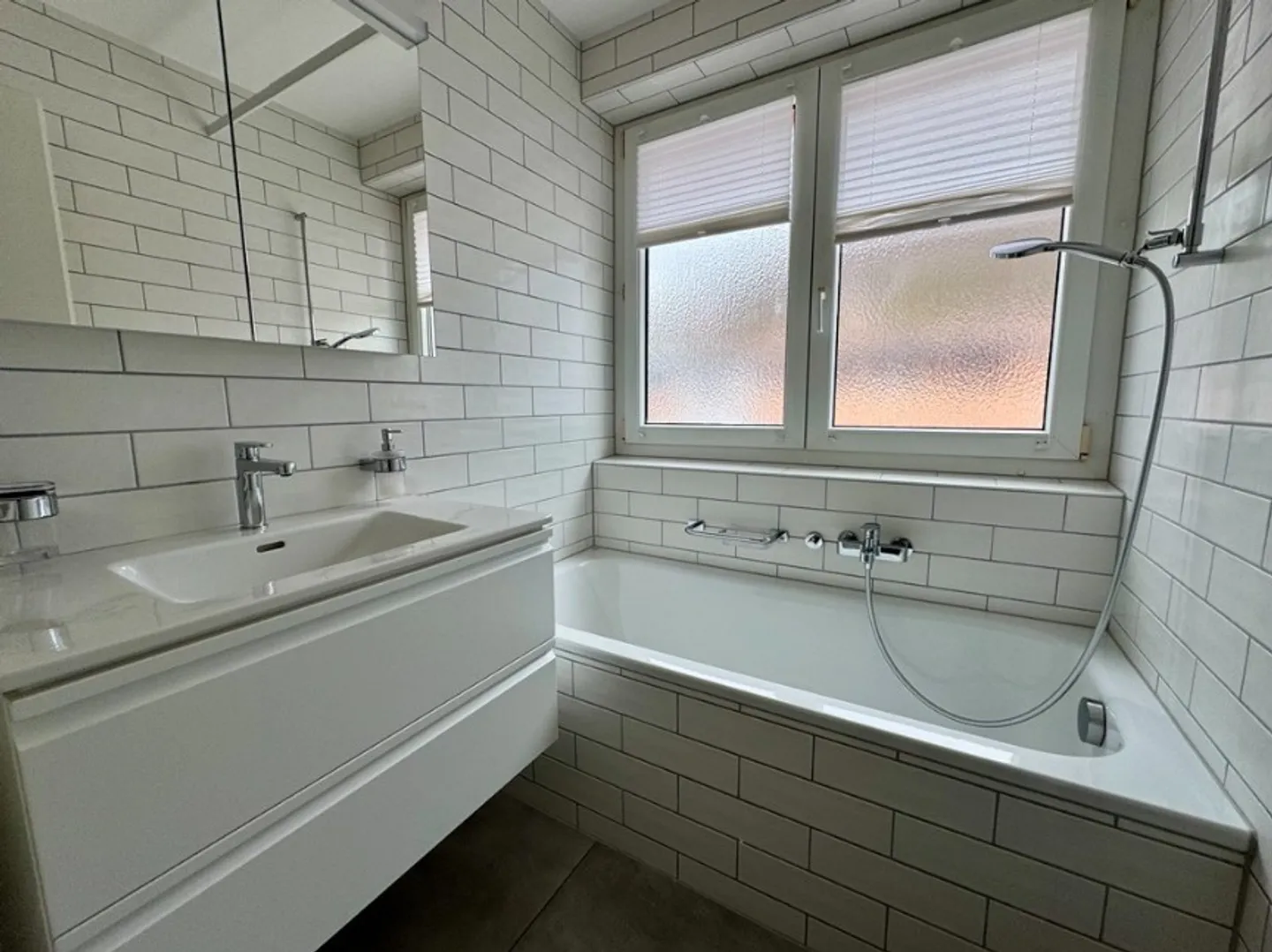 Bellissimo appartamento di 3.5 stanze con eccellente posizione alla stazione di Moutier - Foto 6 di 8