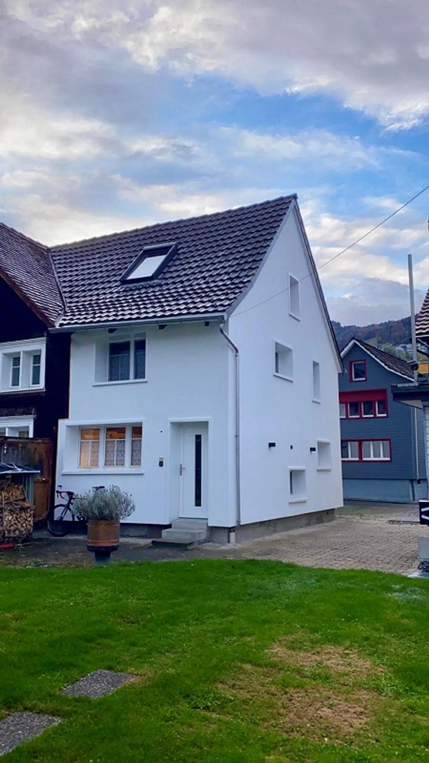 Sezione di casa di 3,5 stanze con area salotto e posto auto in una posizione centrale - Foto 1 di 8