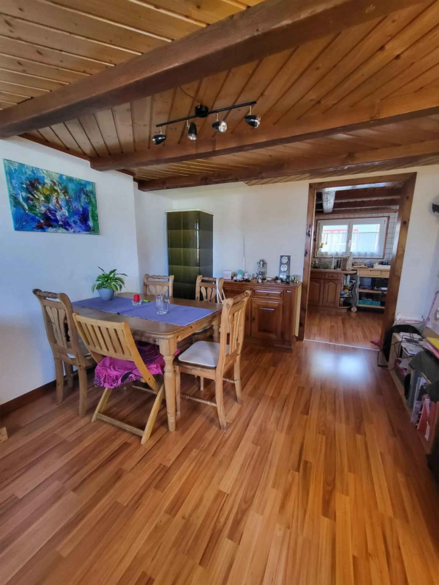 Sezione di casa di 3,5 stanze con area salotto e posto auto in una posizione centrale - Foto 2 di 8