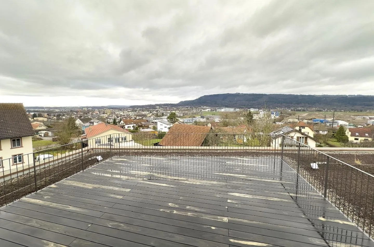 Appartement duplex moderne de 4,5 pièces avec terrasse sur le toit à Münchwilen AG - Photo 3 sur 6