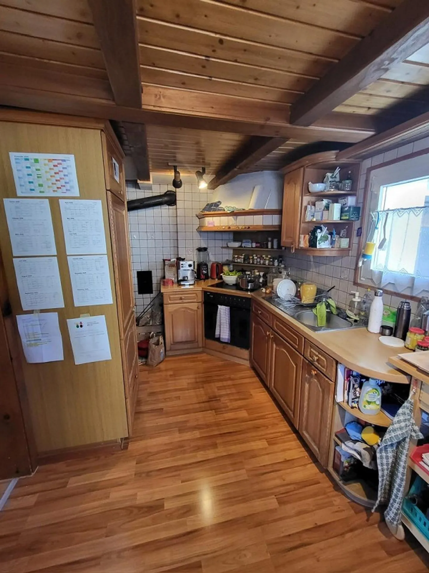 Sezione di casa di 3,5 stanze con area salotto e posto auto in una posizione centrale - Foto 3 di 8