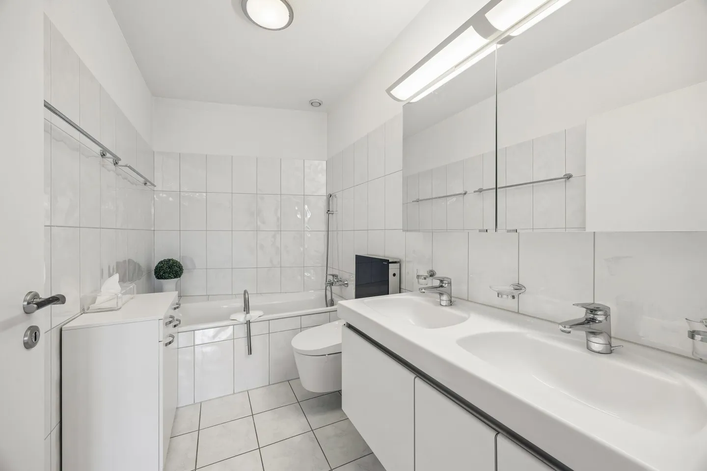 Attractively located 4.5-room penthouse apartment in well-maintained condition - Photo 11 of 13