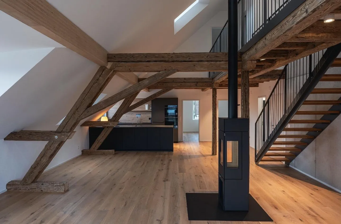Appartement duplex moderne de 4,5 pièces avec terrasse sur le toit à Münchwilen AG - Photo 1 sur 6