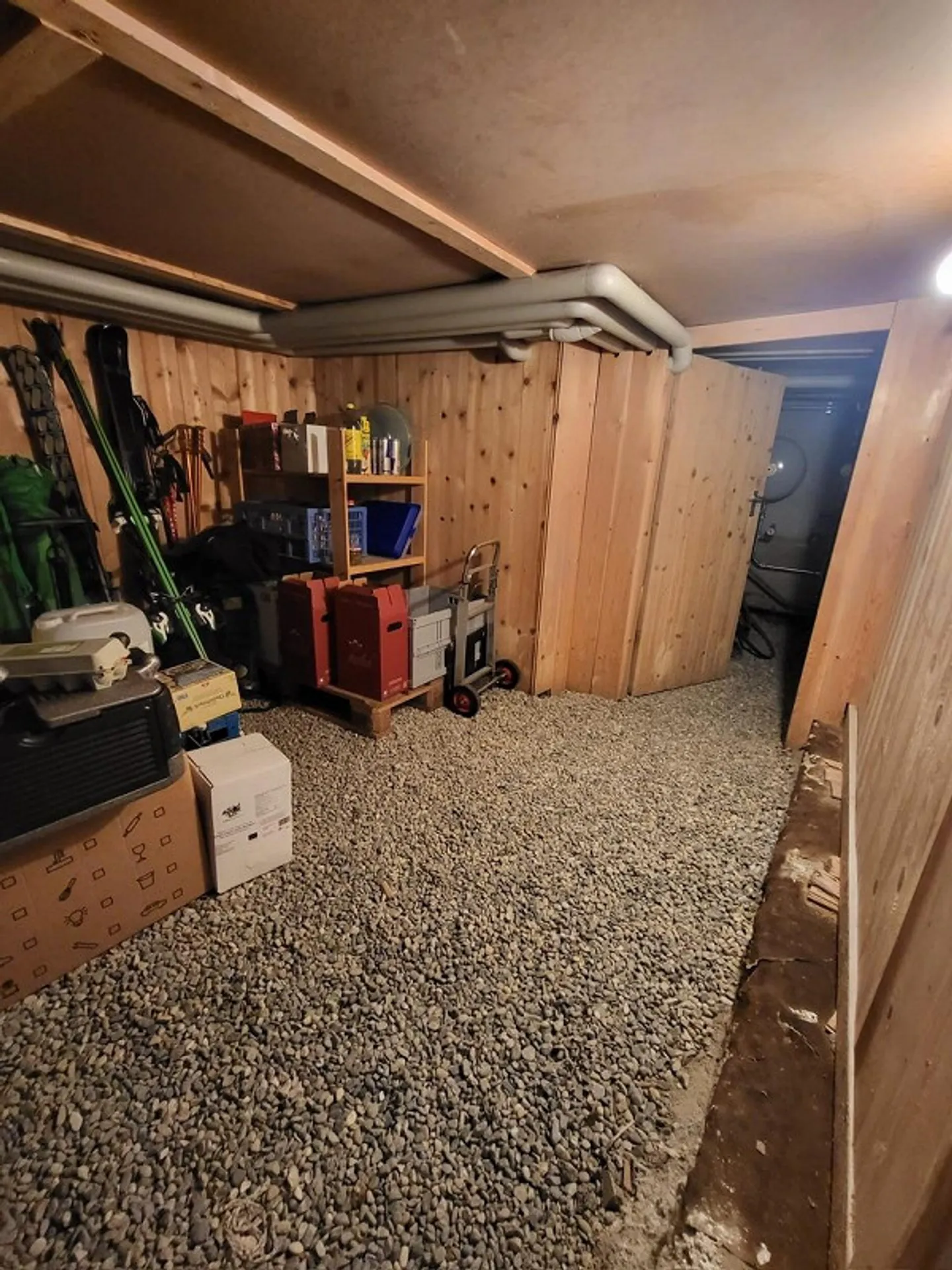 Sezione di casa di 3,5 stanze con area salotto e posto auto in una posizione centrale - Foto 8 di 8