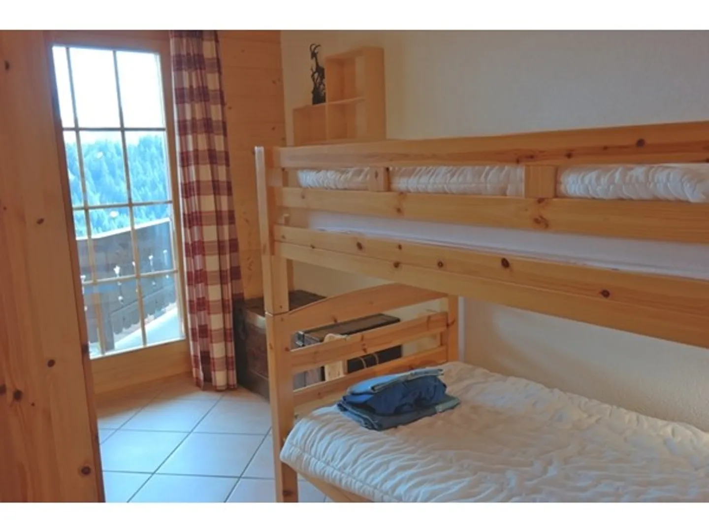Charming Apartment in Champoussin - Photo 8 of 13