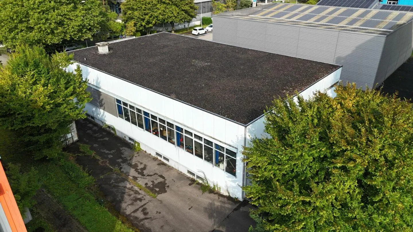 Funktionales Werkstattgebäude am Gewerbestandort Bözingenfeld - Foto 3 von 18