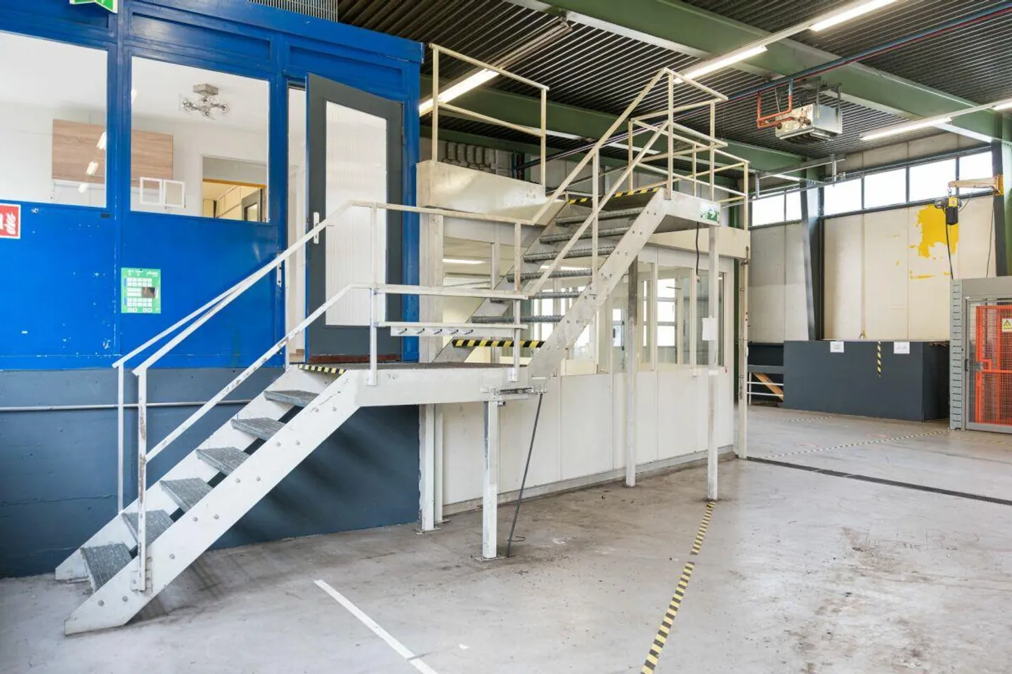 Funktionales Werkstattgebäude am Gewerbestandort Bözingenfeld - Foto 10 von 18