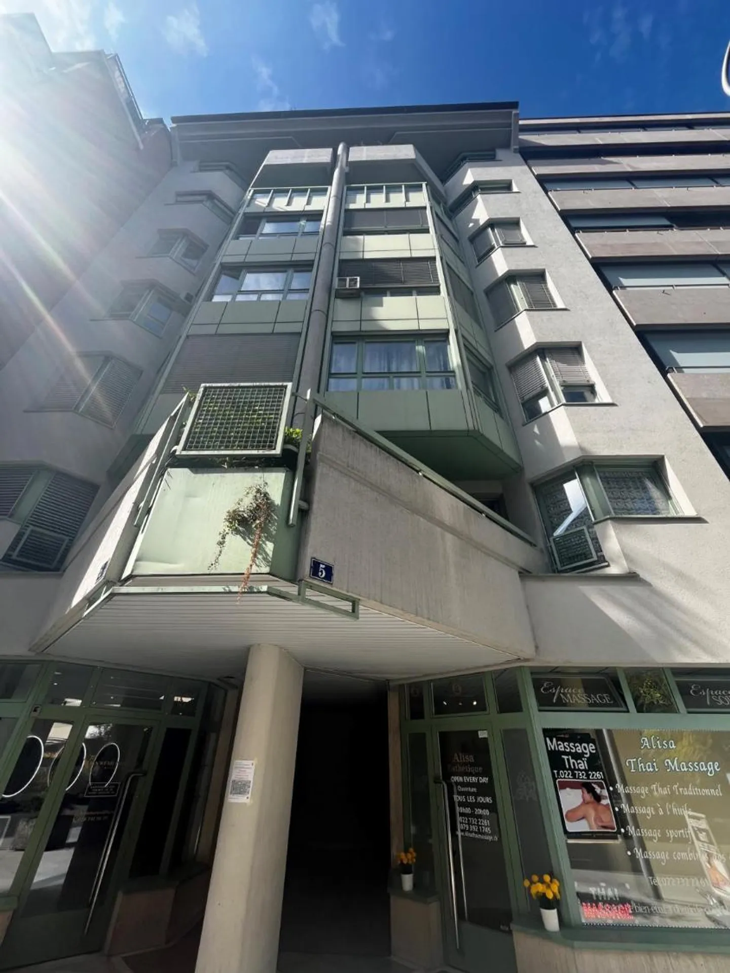 Spacious Apartment in Quiet Area - Photo 1 of 8