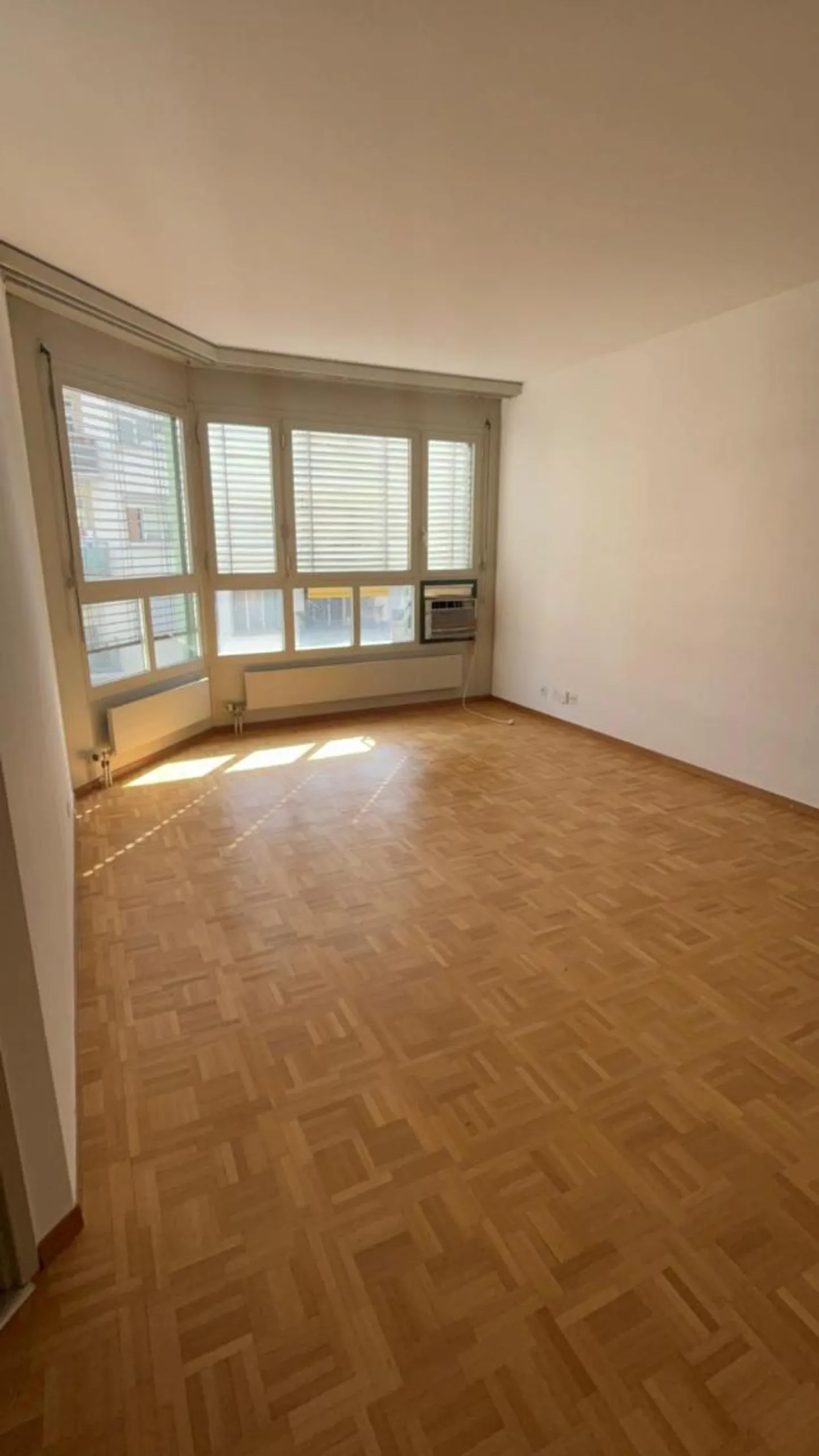 Spacious Apartment in Quiet Area - Photo 2 of 8