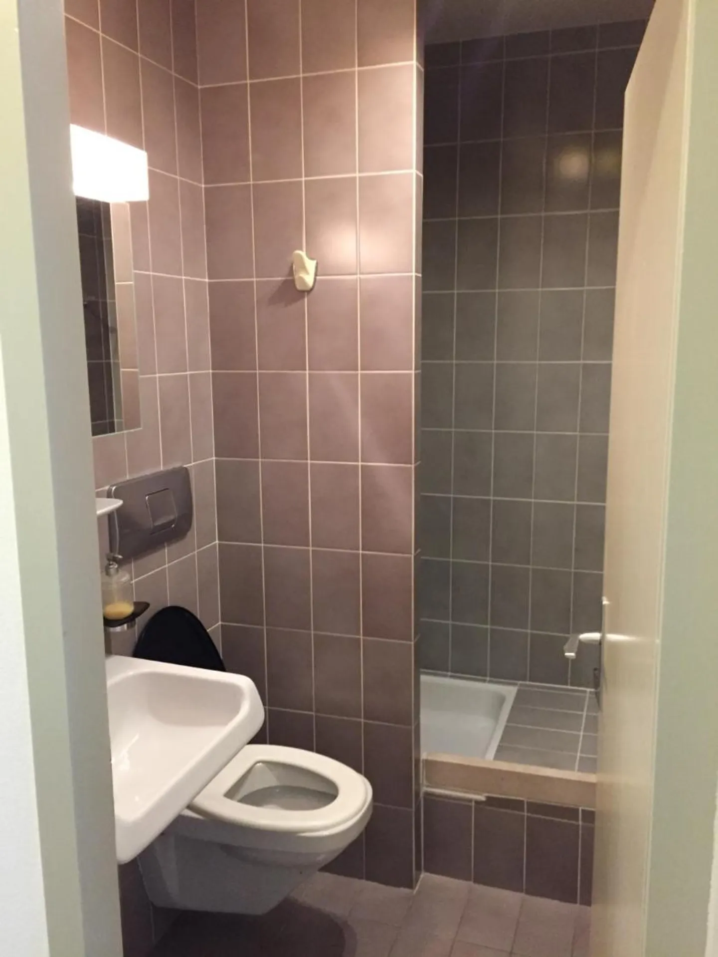 Spacious Apartment in Quiet Area - Photo 8 of 8