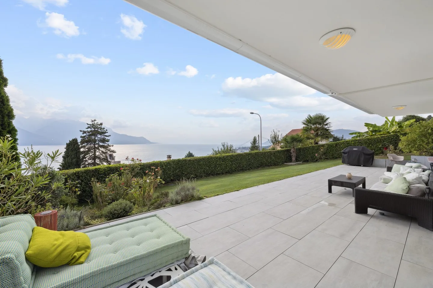 Casa di campagna arredata contemporanea con vista sul lago - Foto 5 di 13