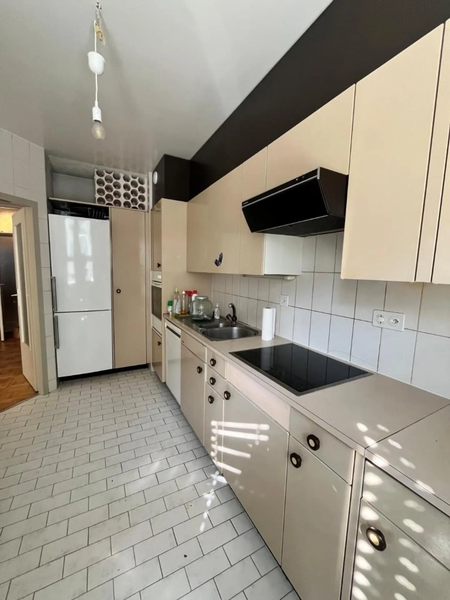 Spacious Apartment in Quiet Area - Photo 3 of 8