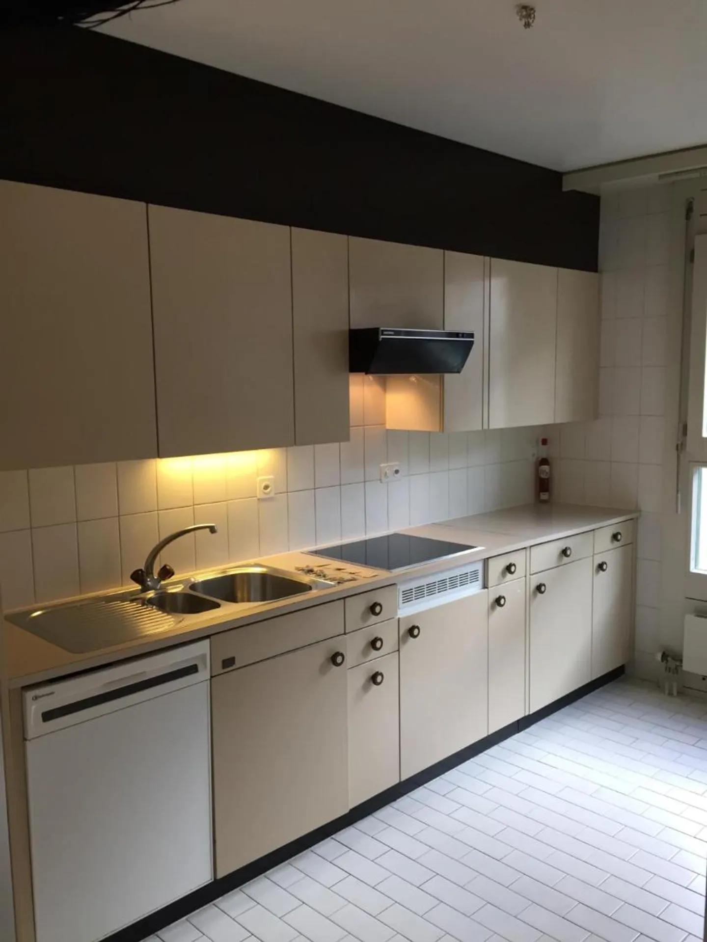 Spacious Apartment in Quiet Area - Photo 4 of 8