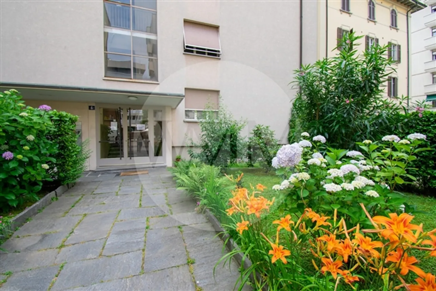 LARGE 2.5 ROOMS IN CASSARATE WITH LAKE VIEW - Photo 2 of 9