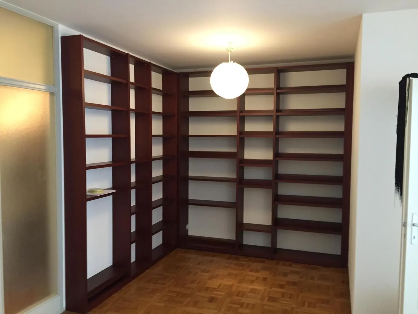 Spacious Apartment in Quiet Area - Photo 5 of 8