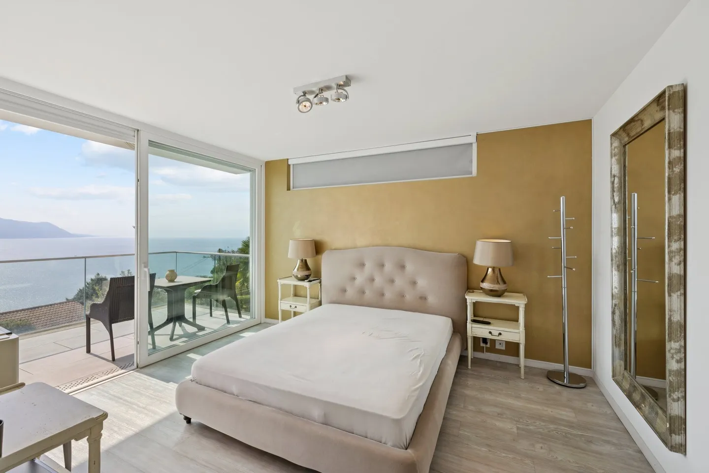 Casa di campagna arredata contemporanea con vista sul lago - Foto 7 di 13