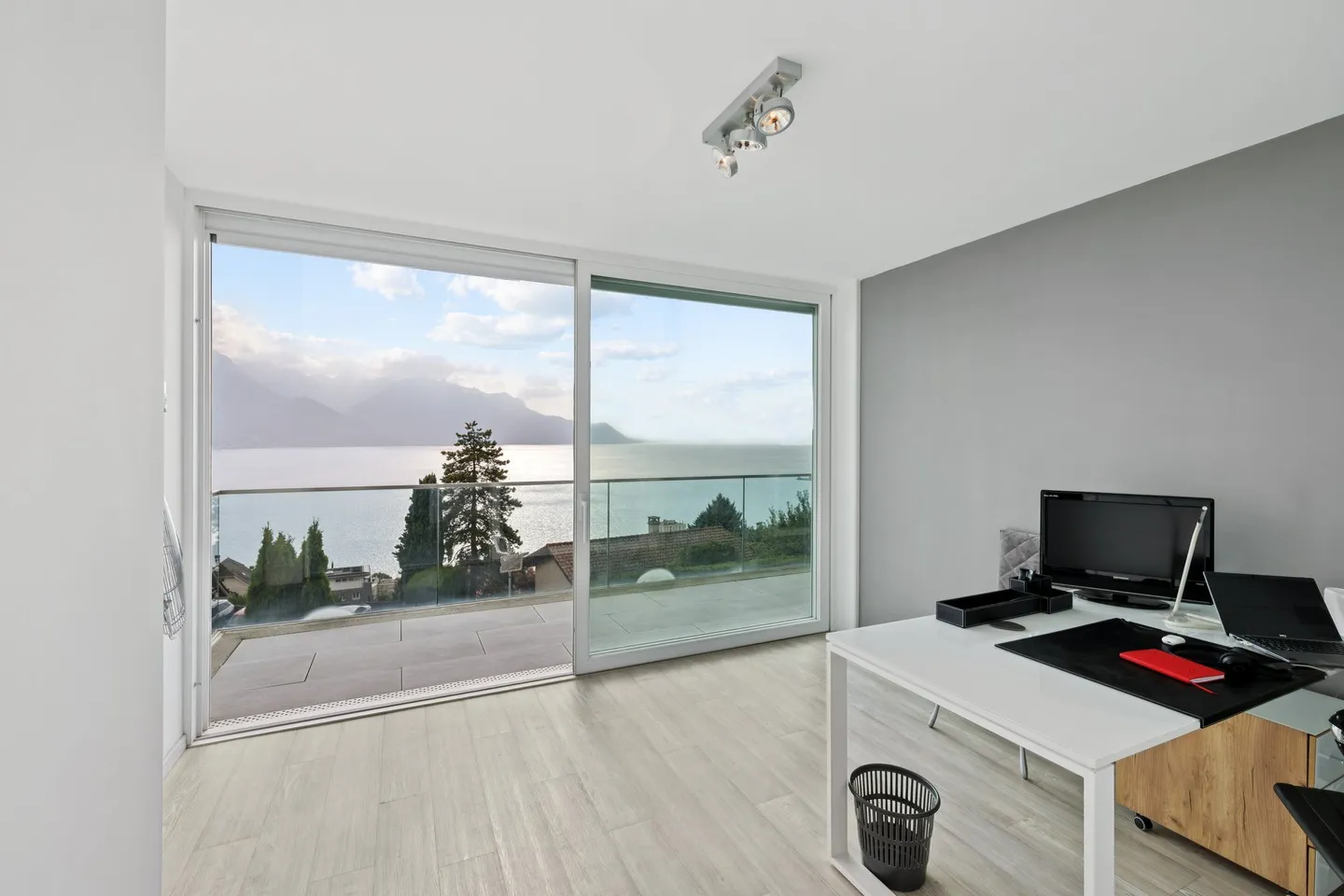 Casa di campagna arredata contemporanea con vista sul lago - Foto 11 di 13