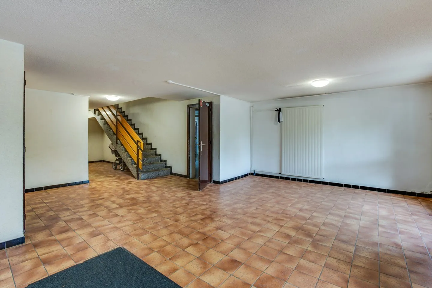 Edificio ad uso misto in affitto - Foto 3 di 5