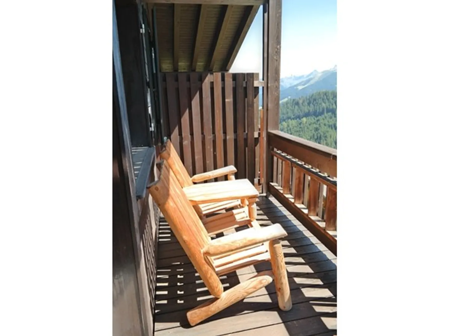 Cozy Studio with Panoramic View - Photo 4 of 11