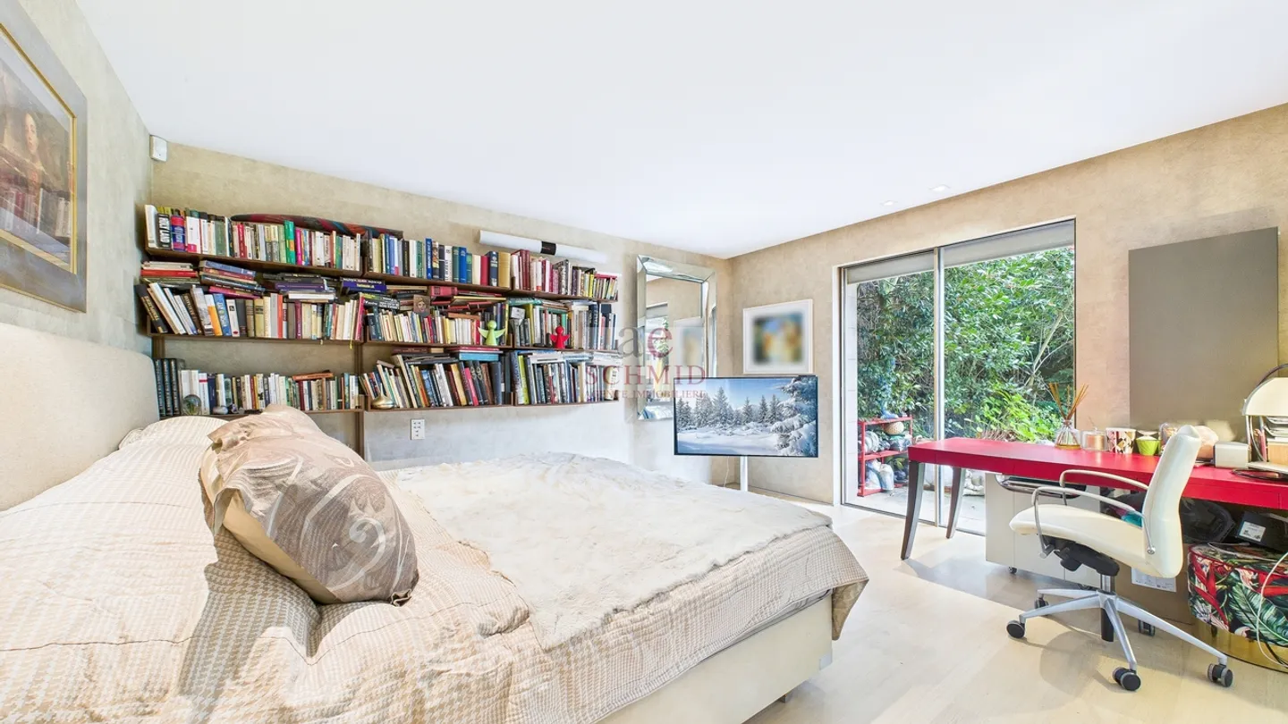 9-room House - Photo 7 of 10