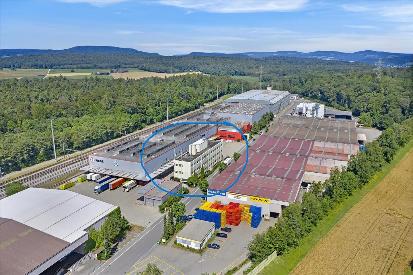 Bureau immédiatement disponible dans un quartier industriel logistique animé - Photo 1 sur 4