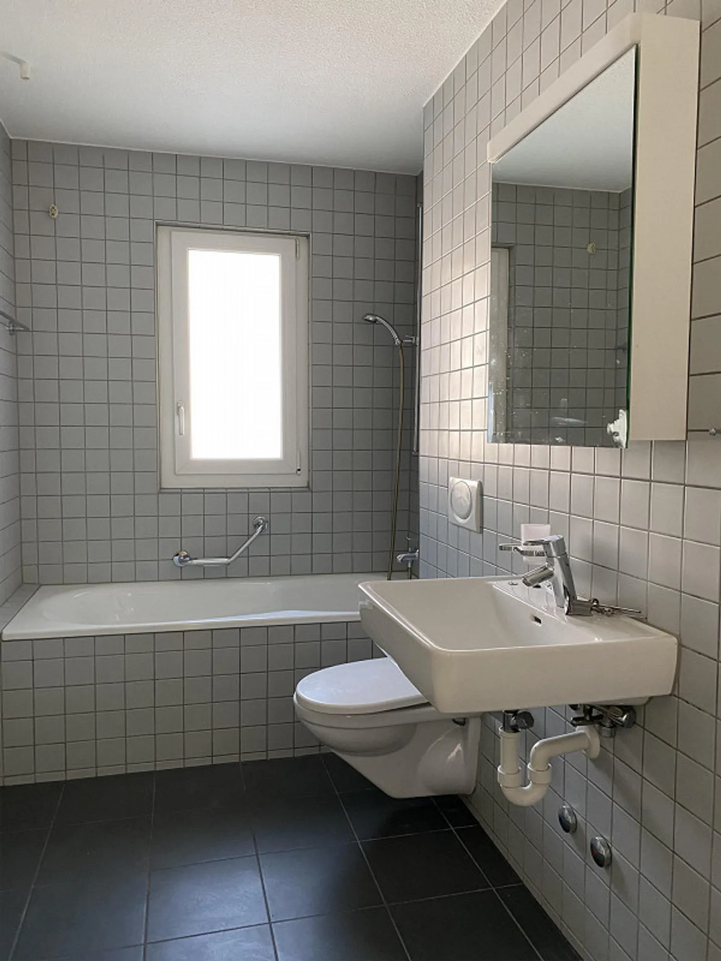 Appartamento familiare ristrutturato e tranquillo - Foto 5 di 9